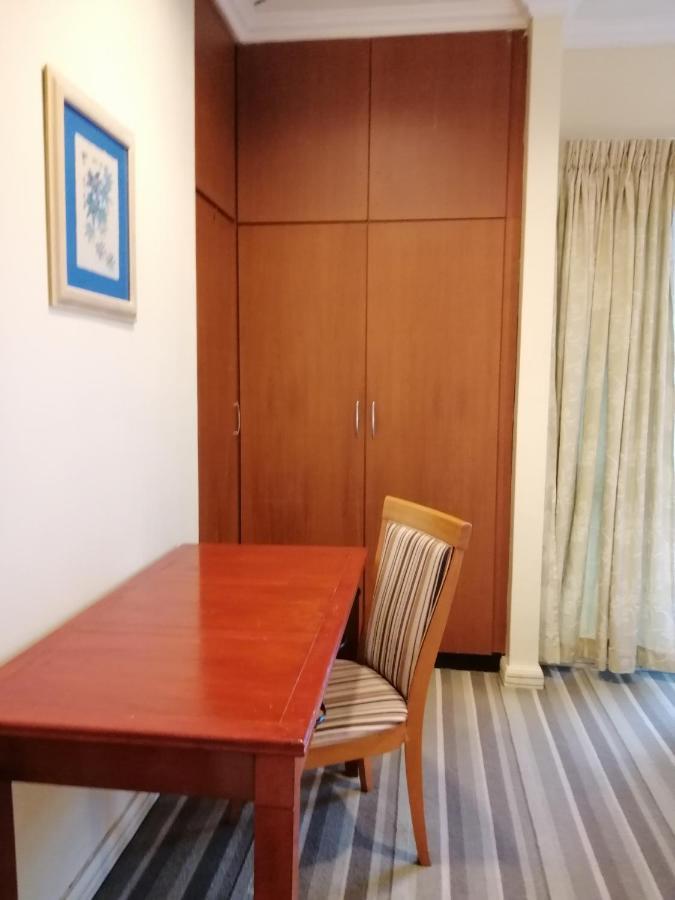 Stayinn Gateway Hotel Apartment Kuching Esterno foto