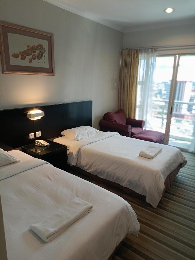 Stayinn Gateway Hotel Apartment Kuching Esterno foto