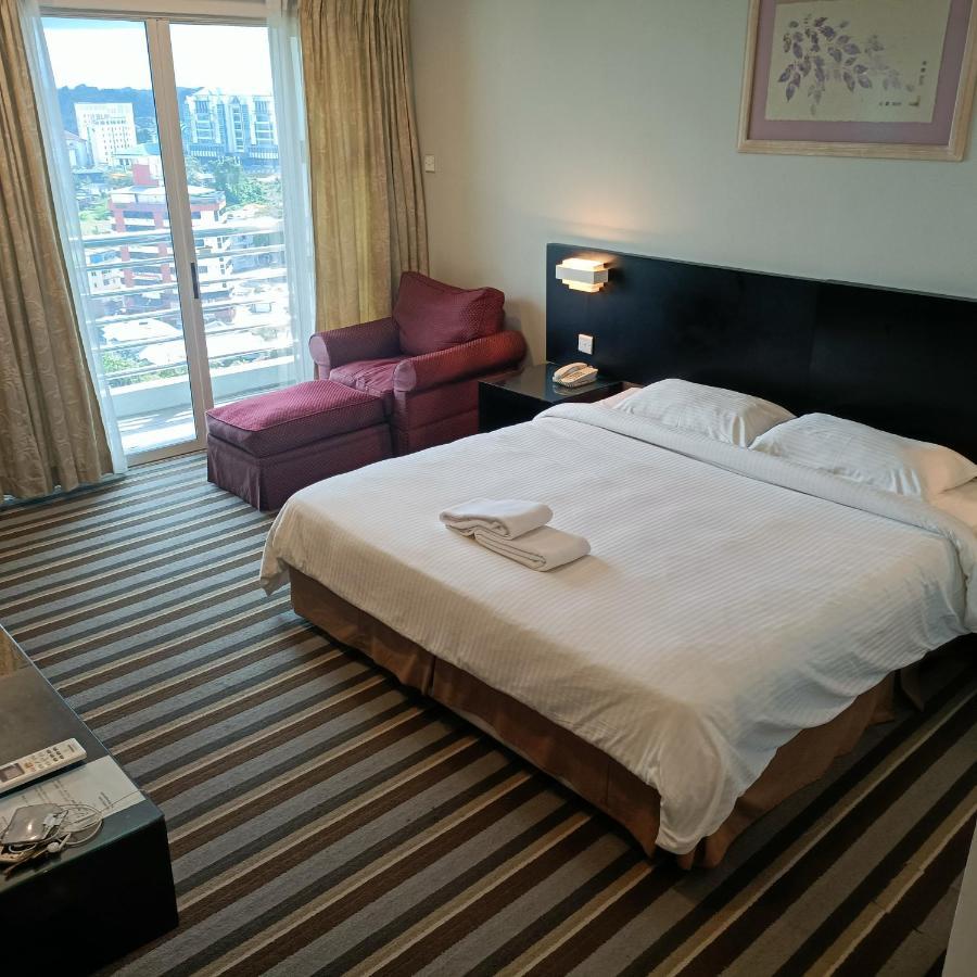 Stayinn Gateway Hotel Apartment Kuching Esterno foto