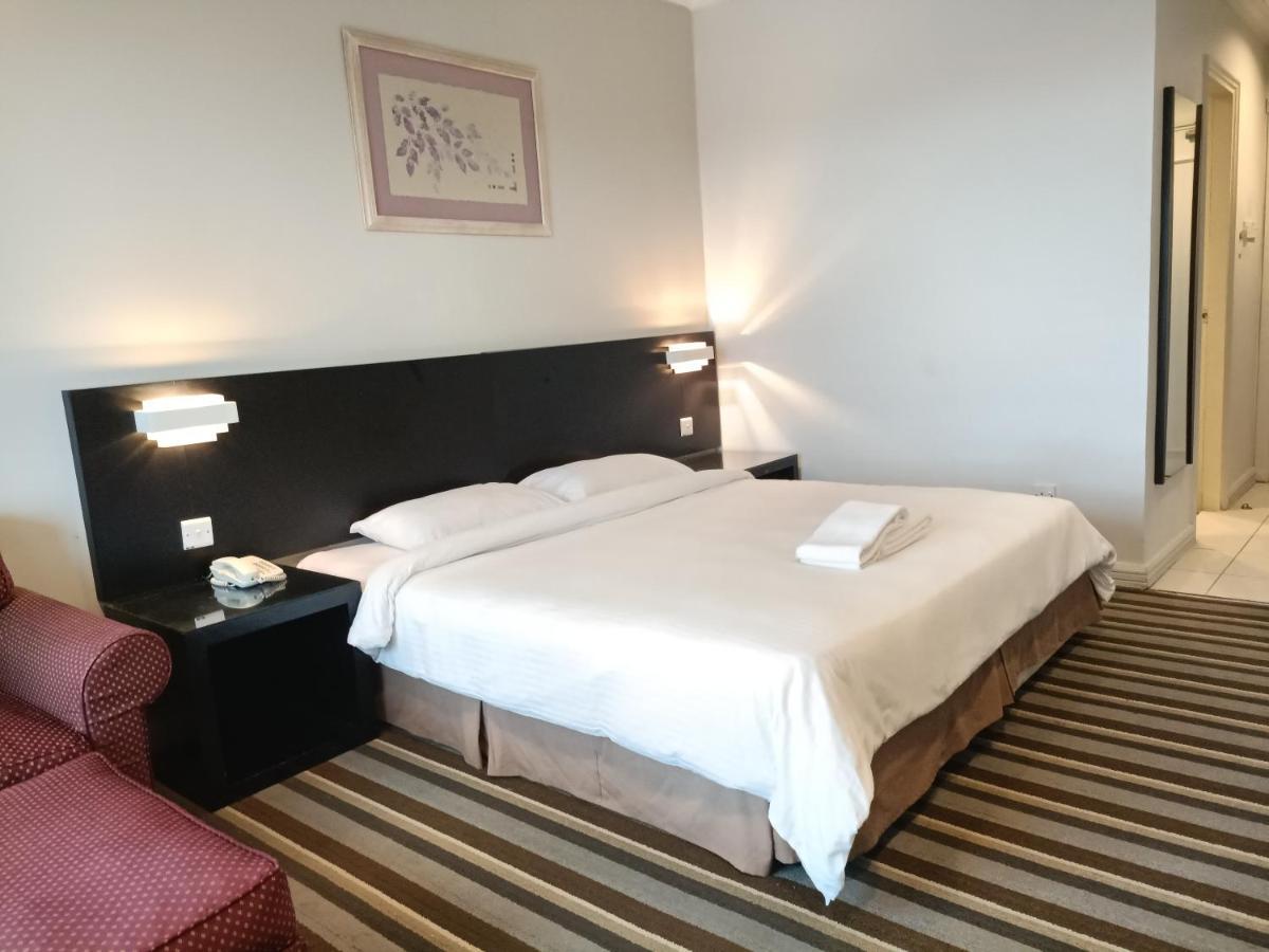 Stayinn Gateway Hotel Apartment Kuching Esterno foto