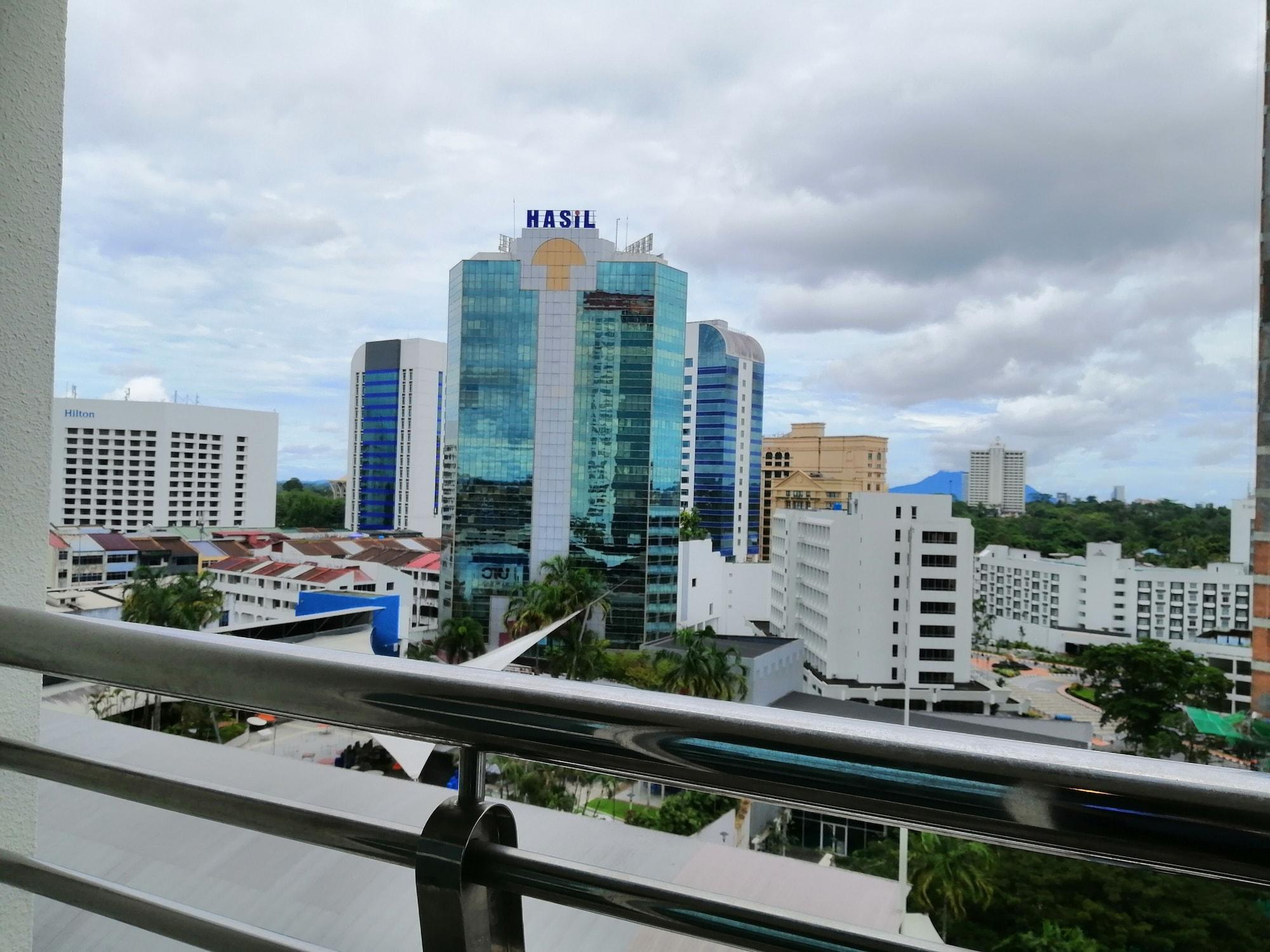 Stayinn Gateway Hotel Apartment Kuching Esterno foto