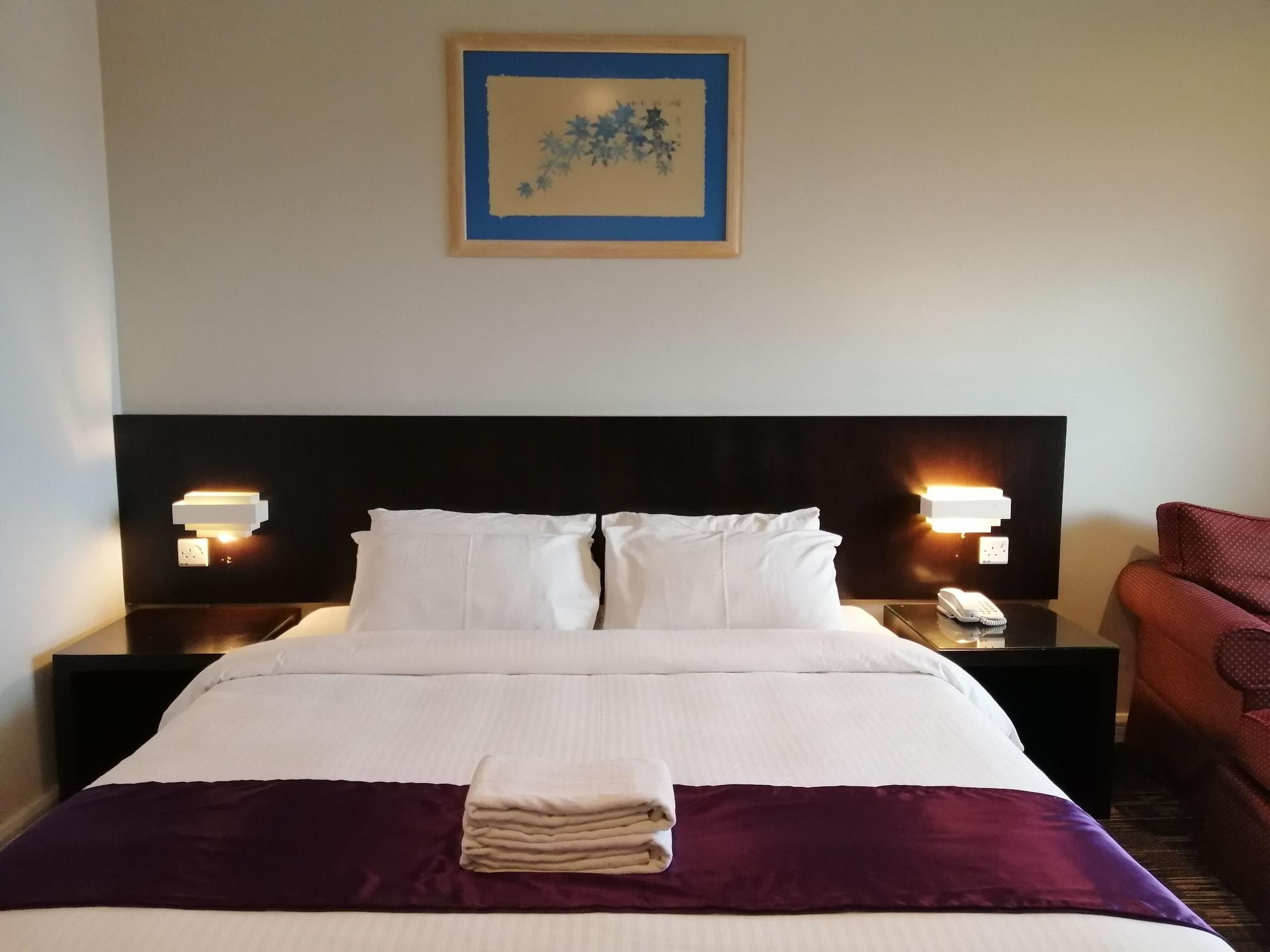 Stayinn Gateway Hotel Apartment Kuching Esterno foto