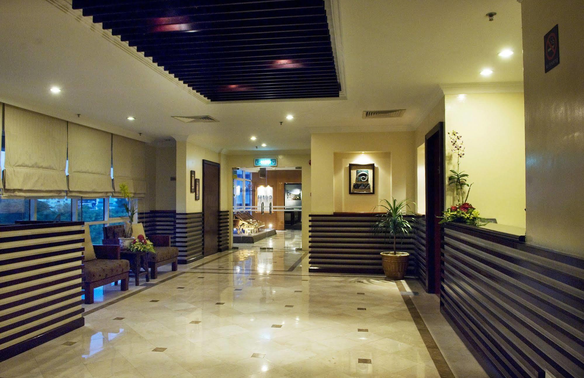 Stayinn Gateway Hotel Apartment Kuching Esterno foto